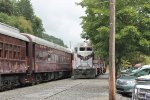 GSMR 1009 running around the train